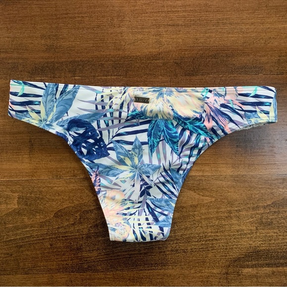 🇨🇦HOST PICK!!!Roxy Tahiti swim suit set, XS - Picture 4 of 5